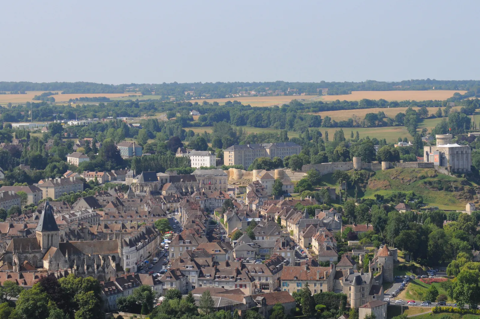 Vue aérienne du château et de la ville de Falaise